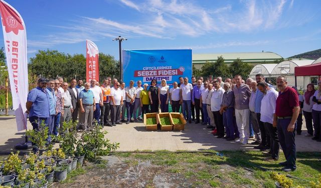 Bilecik Belediyesi Çiftçilere 77 Bin Sebze Fidesi Dağıttı