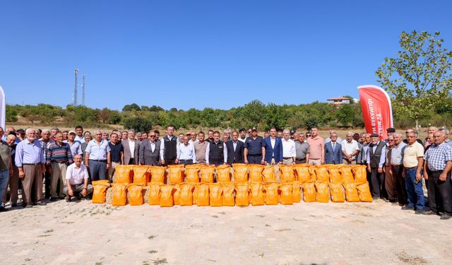 Bilecik'te Kanola Tohumu Dağıtımı Yapıldı