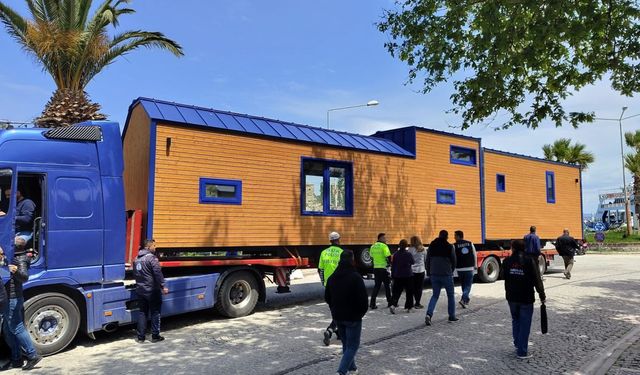 Bozcaada'da Kaçak Yapılan 'Tiny House'lar Yıkılıyor