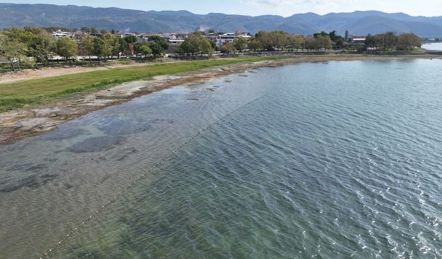 İznik Gölü Kuruyor, Fabrikalar Gölden Su Çekmeyi Sürdürüyor