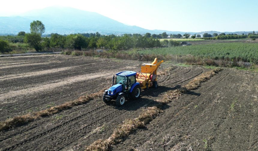 İnegöl Belediyesinden Cerraha Fasulye Hasat Makinesi Desteği