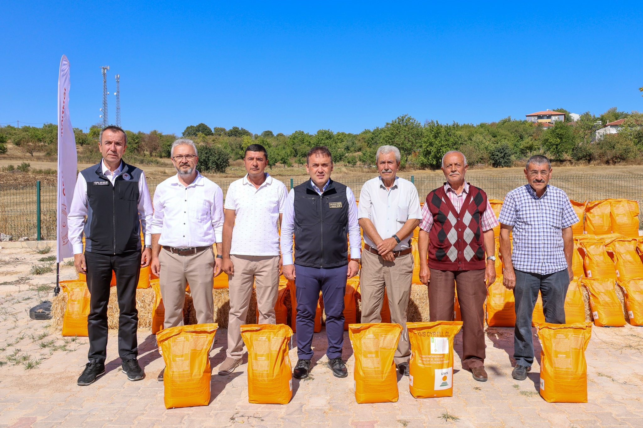 Bilecik'te Kanola Tohumu Dağıtımı Yapıldı (1)